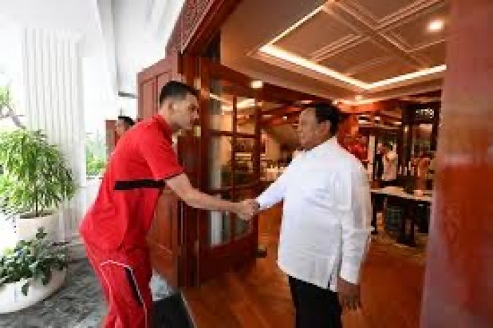 Menang Lawan China,, Presiden Prabowo Turun Salami Pemain 