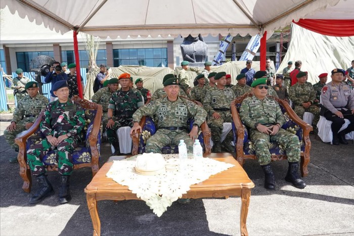 Kasdam XIV/Hsn Hadiri Penutupan Wing Day Latihan Para Dasar Divif 3 Kostrad