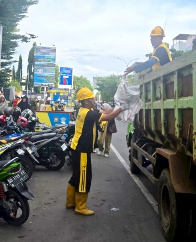 Pelindo Regional 4 Makassar dan Pemkot Gelar Aksi Jumat Bersih di Kawasan Pelabuhan Soekarno-Hatta