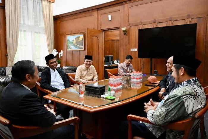 Bertemu Ulama, Wamenlu Anis Matta Bahas Dinamika Politik Global 