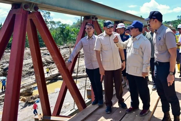 Presiden Prabowo Tinjau Pembangunan Jembatan Bailey Sungai Garoga di Tapanuli Selatan